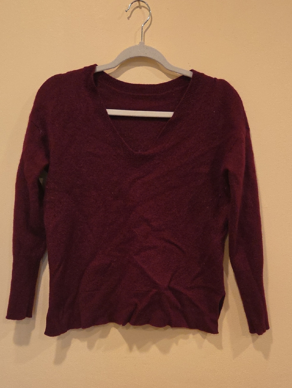 Women's Wine 100% Cashmere  V-Neck Knit Sweater